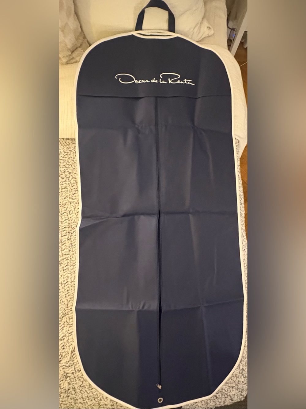Oscar de la Renta Garment Bag - Picture 4 of 4